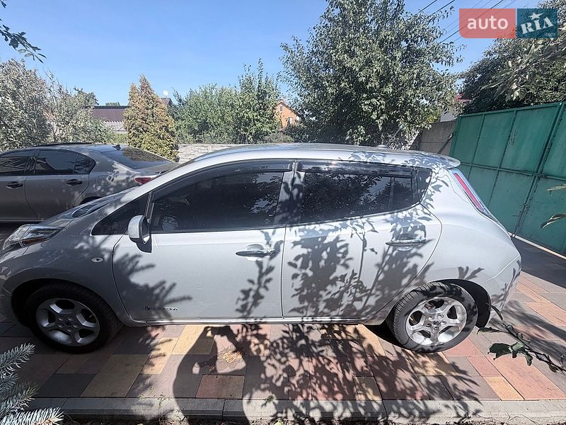 Хэтчбек Nissan Leaf 2012 в Черкассах