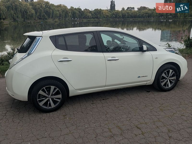 Хетчбек Nissan Leaf 2013 в Рівному