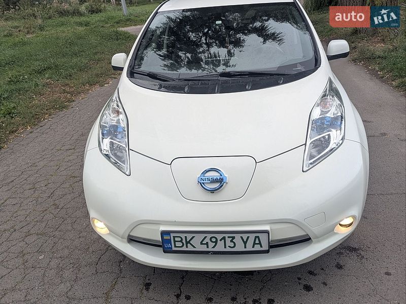 Хетчбек Nissan Leaf 2013 в Рівному