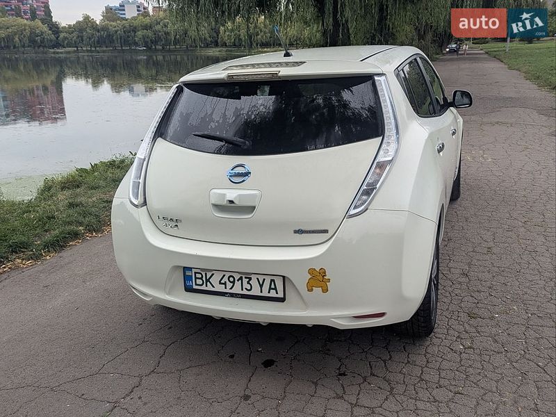 Хетчбек Nissan Leaf 2013 в Рівному