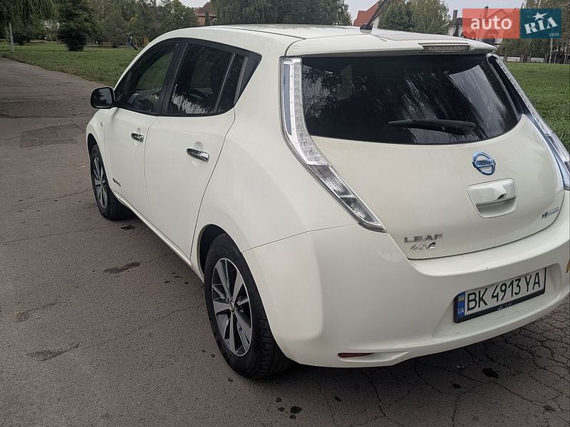 Хетчбек Nissan Leaf 2013 в Рівному
