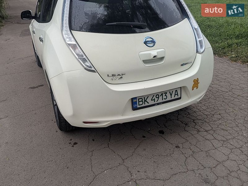 Хетчбек Nissan Leaf 2013 в Рівному