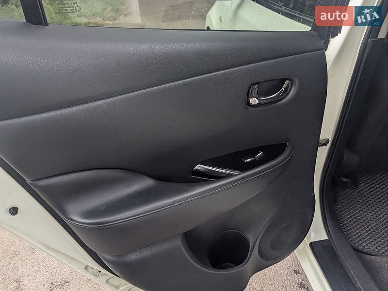 Хетчбек Nissan Leaf 2013 в Рівному