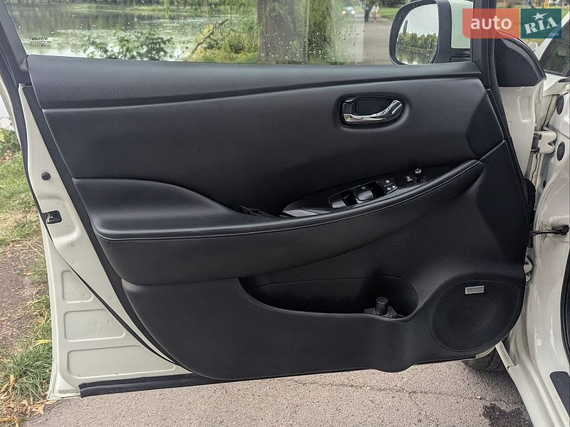 Хетчбек Nissan Leaf 2013 в Рівному