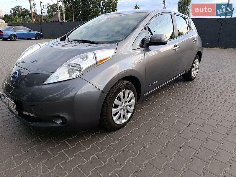 Хэтчбек Nissan Leaf 2015 в Киеве