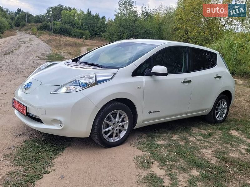 Хэтчбек Nissan Leaf 2015 в Умани