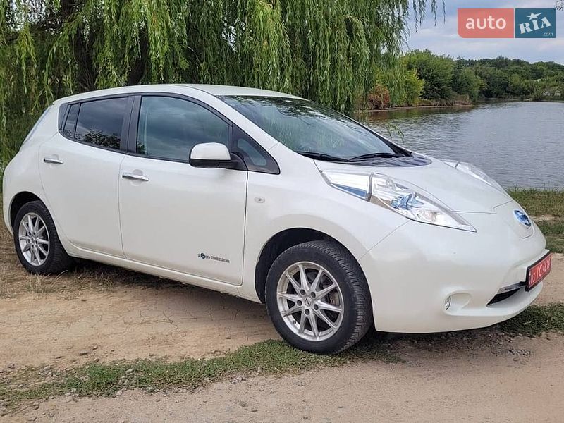 Хэтчбек Nissan Leaf 2015 в Умани