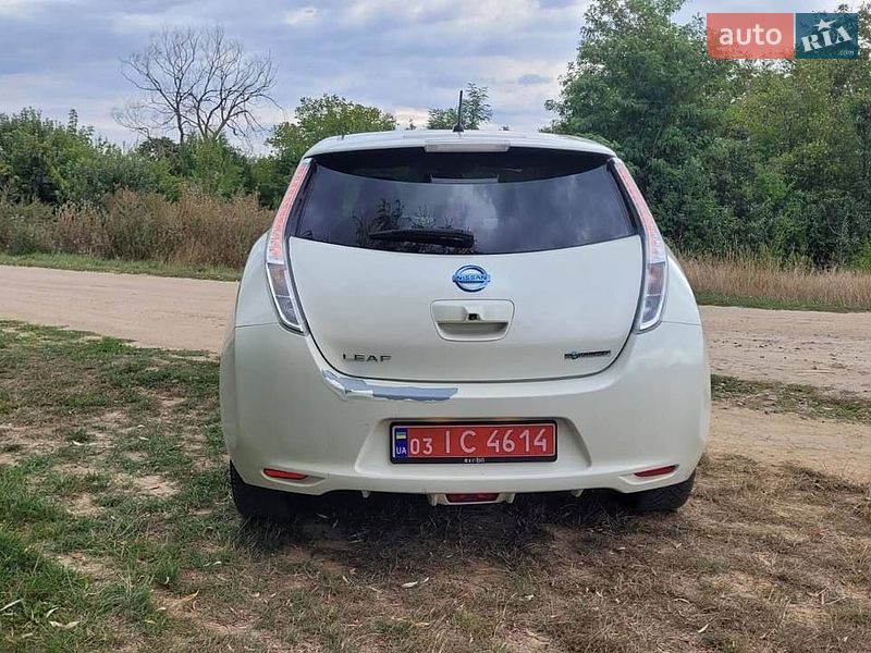 Хэтчбек Nissan Leaf 2015 в Умани