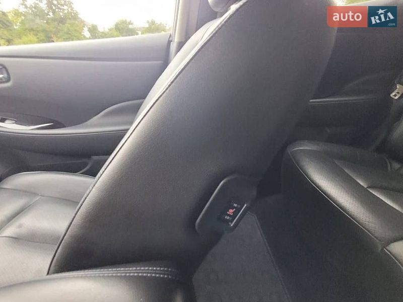 Хэтчбек Nissan Leaf 2015 в Умани