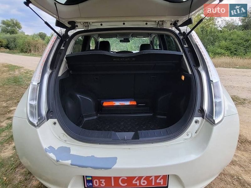 Хэтчбек Nissan Leaf 2015 в Умани