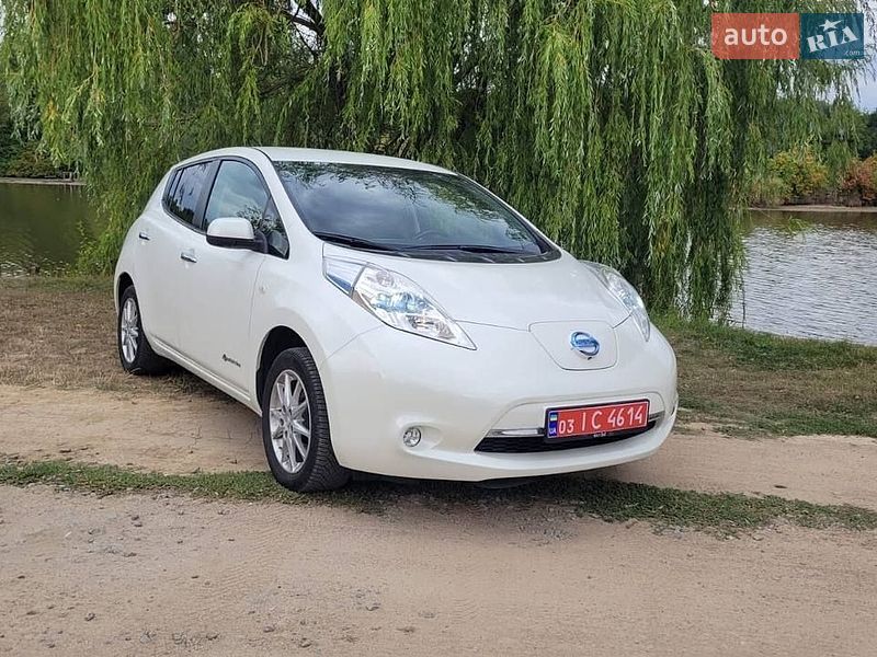 Хэтчбек Nissan Leaf 2015 в Умани