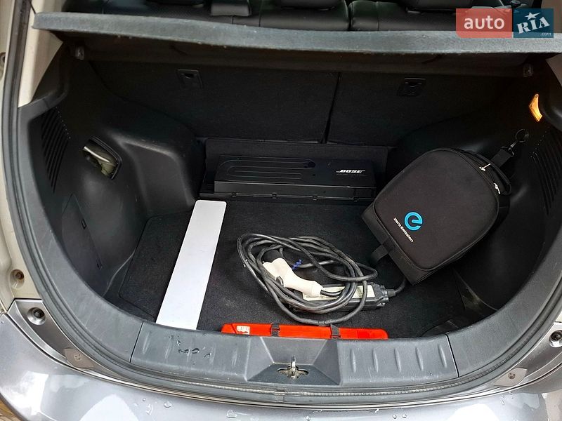 Хэтчбек Nissan Leaf 2014 в Звягеле