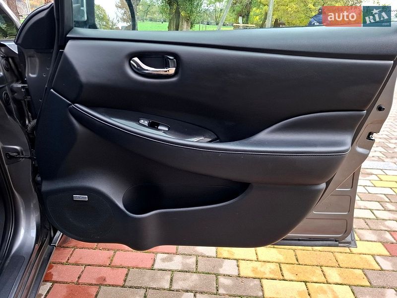 Хэтчбек Nissan Leaf 2014 в Звягеле