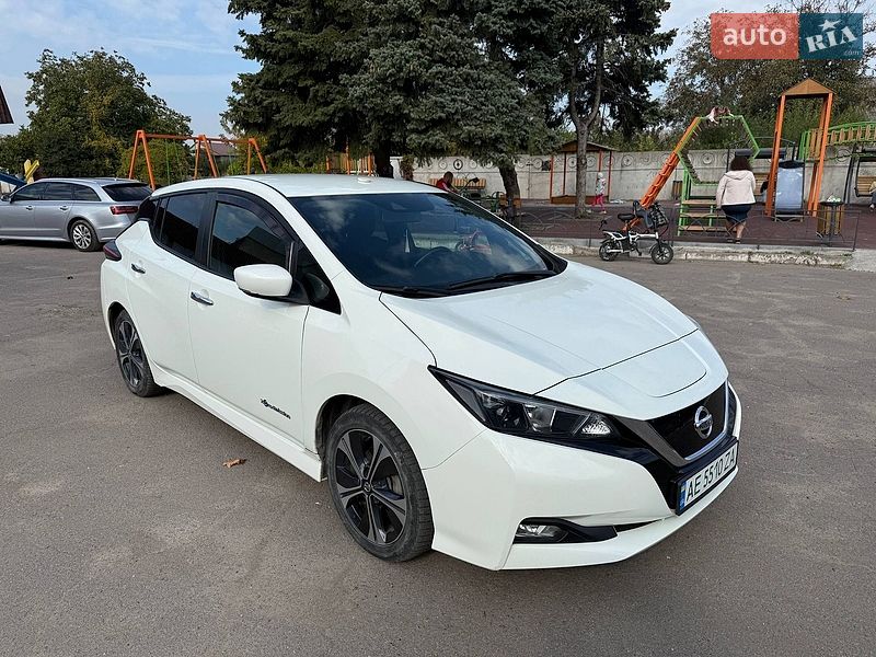 Хэтчбек Nissan Leaf 2018 в Днепре