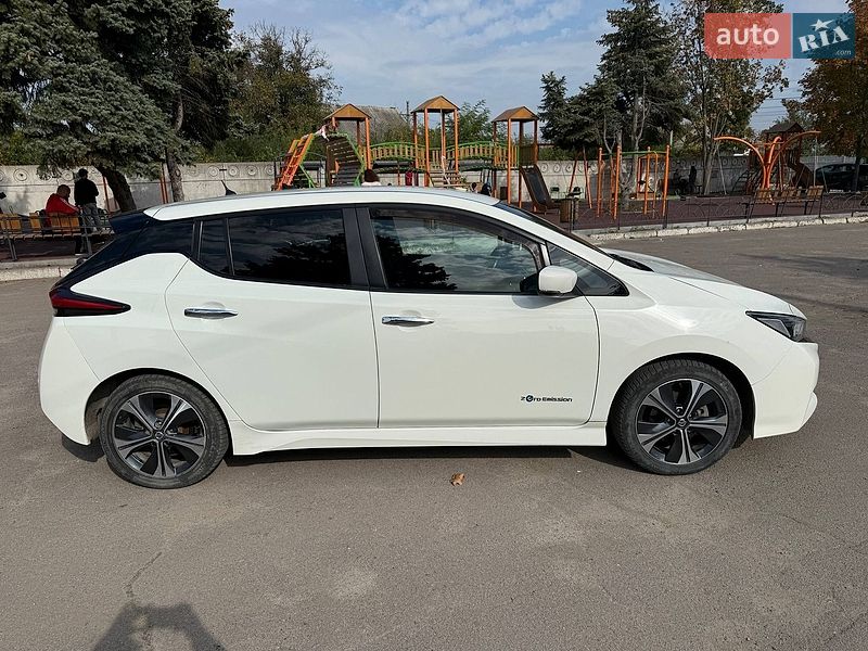 Хэтчбек Nissan Leaf 2018 в Днепре