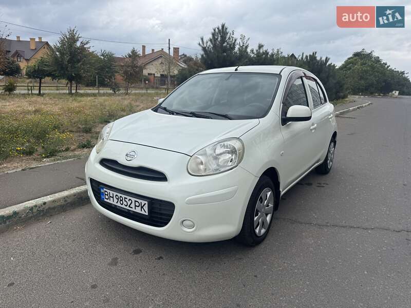 Nissan March