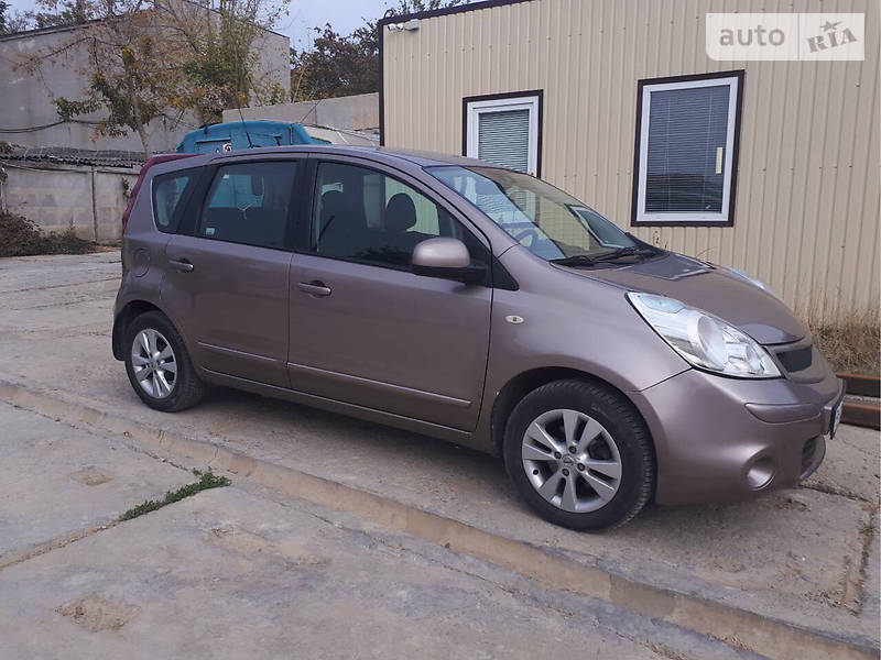 Nissan Note 2010 года