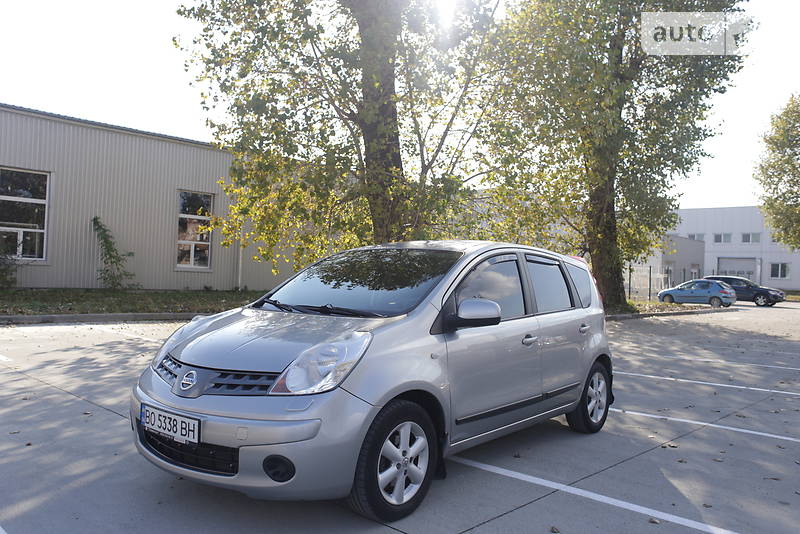 Минивэн Nissan Note