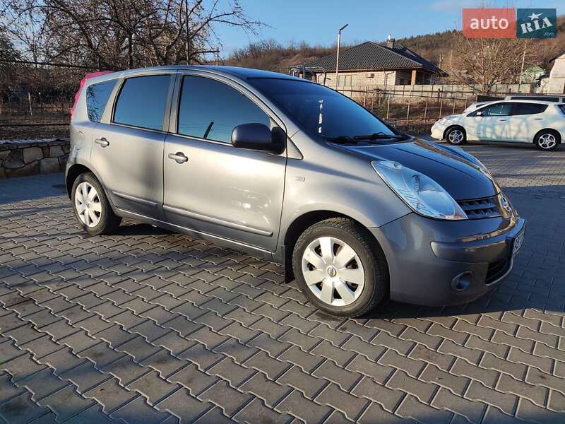 Хэтчбек Nissan Note 2008 в Могилев-Подольске