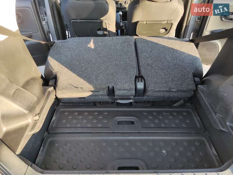 Хэтчбек Nissan Note 2008 в Могилев-Подольске