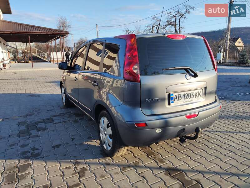 Хэтчбек Nissan Note 2008 в Могилев-Подольске