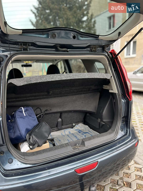 Хэтчбек Nissan Note 2012 в Ивано-Франковске