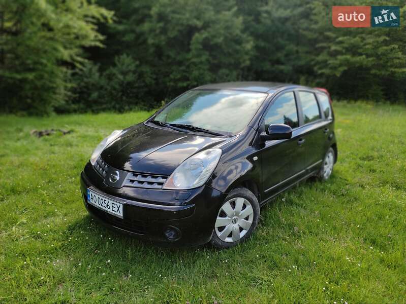 Мінівен Nissan Note