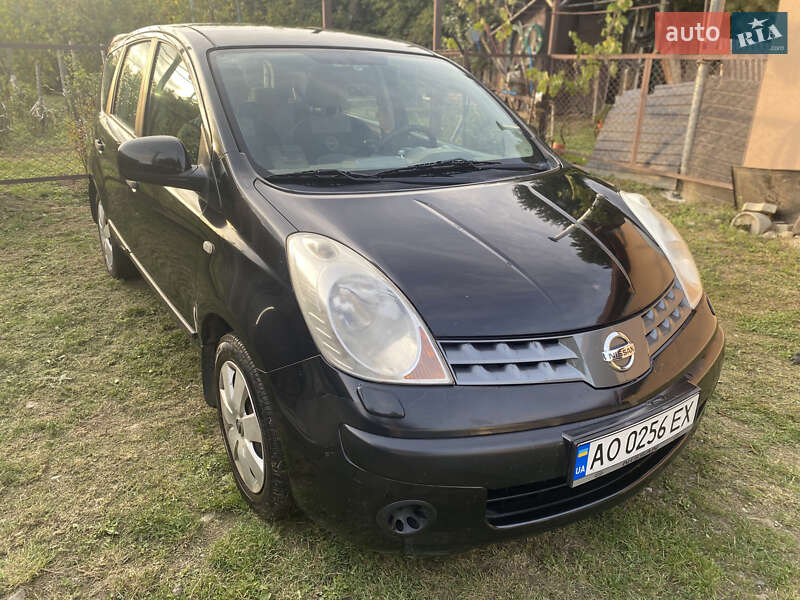 Минивэн Nissan Note