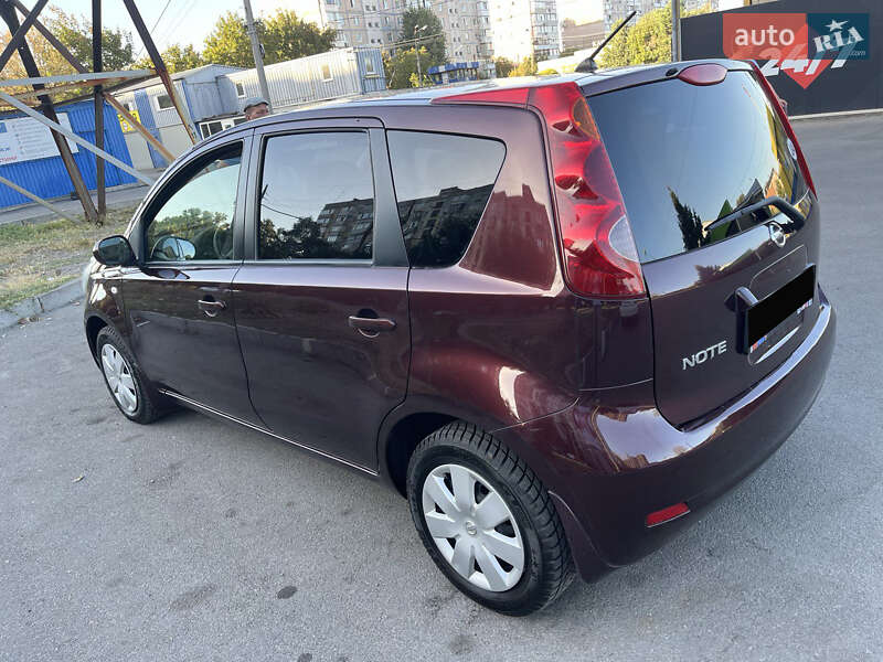 Хэтчбек Nissan Note 2012 в Запорожье