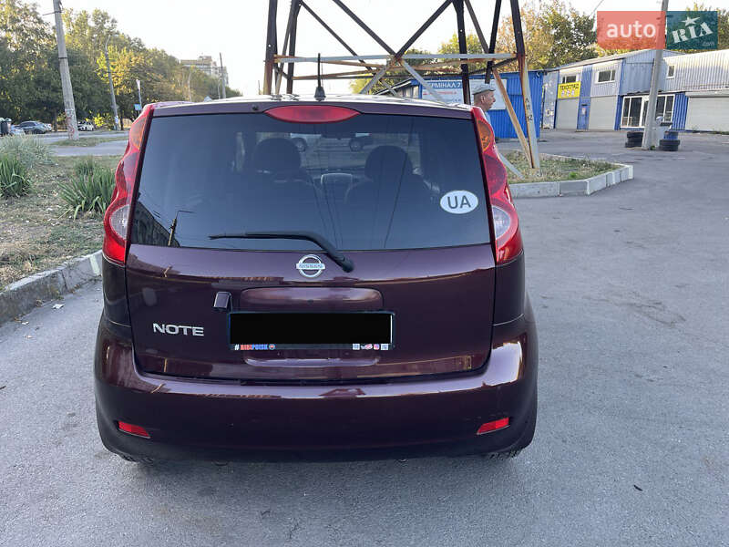 Хэтчбек Nissan Note 2012 в Запорожье