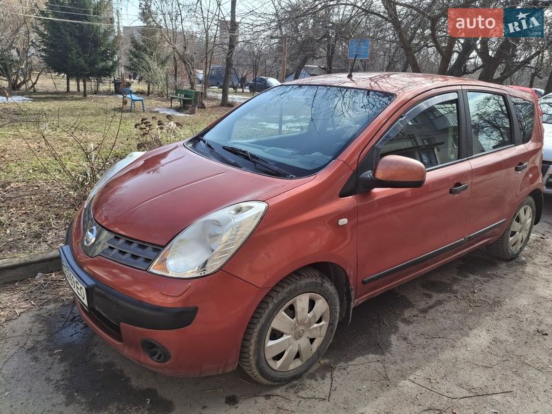 Хэтчбек Nissan Note