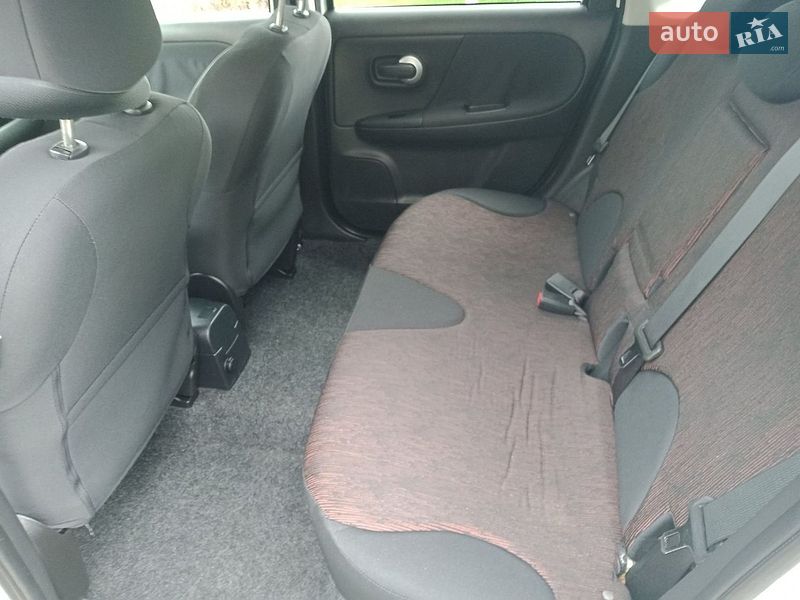 Хэтчбек Nissan Note 2011 в Ровно фото 17 Хэтчбек Nissan Note 2011 в Ровно