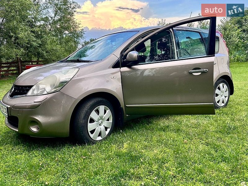 Хэтчбек Nissan Note 2011 в Калуше
