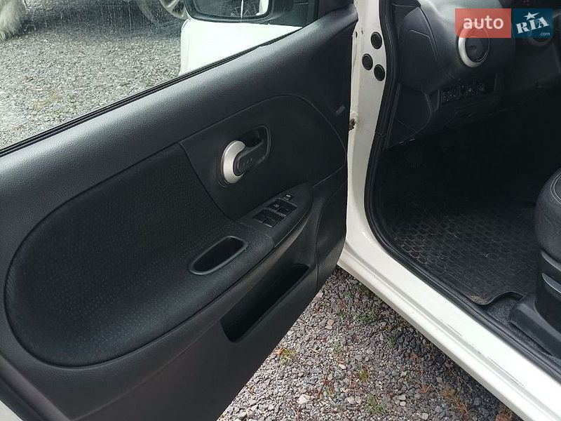 Хэтчбек Nissan Note 2012 в Киеве фото 5 Хэтчбек Nissan Note 2012 в Киеве