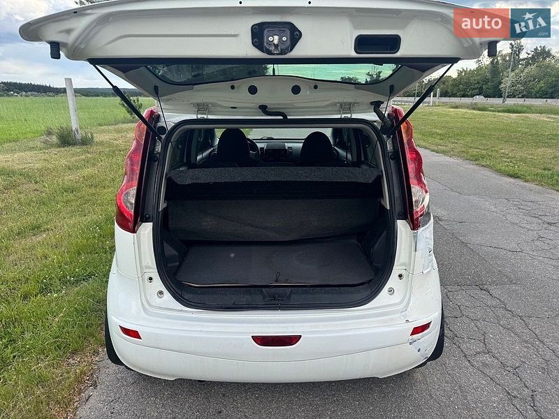 Хетчбек Nissan Note 2012 в Києві фото 10 Хетчбек Nissan Note 2012 в Києві