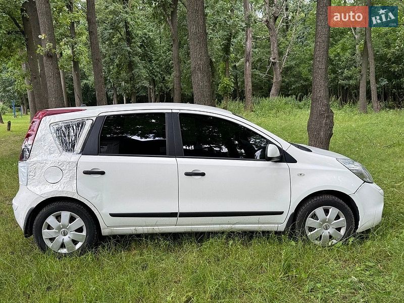 Хетчбек Nissan Note 2012 в Києві фото 7 Хетчбек Nissan Note 2012 в Києві