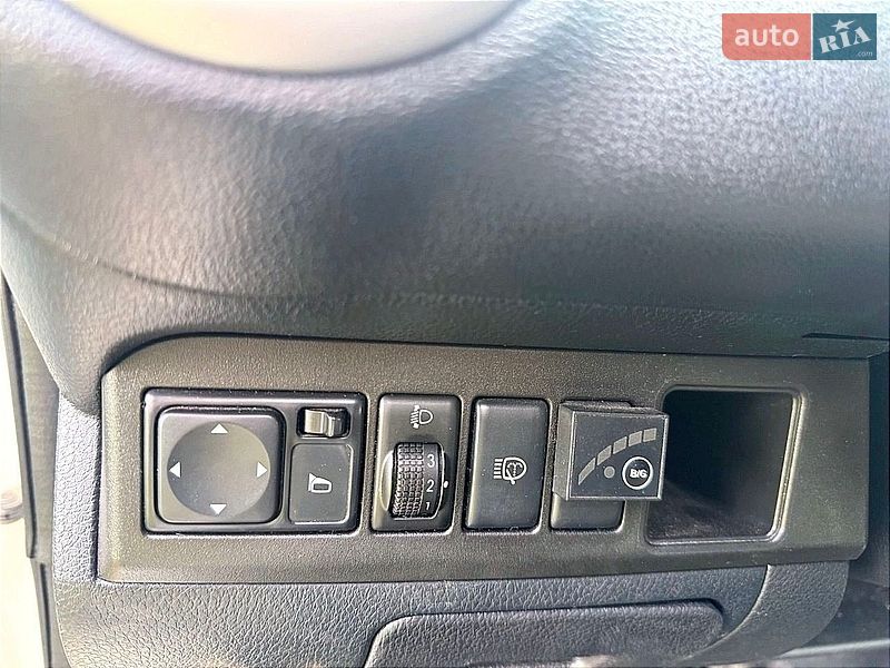 Хетчбек Nissan Note 2012 в Києві фото 19 Хетчбек Nissan Note 2012 в Києві