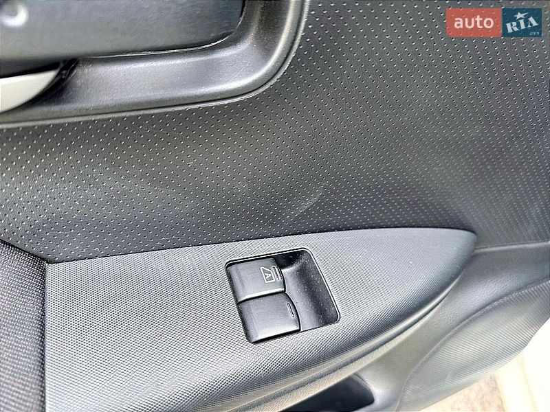 Хетчбек Nissan Note 2012 в Києві фото 20 Хетчбек Nissan Note 2012 в Києві