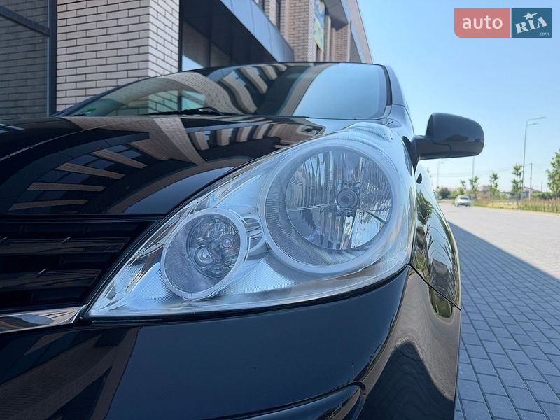 Хэтчбек Nissan Note 2010 в Виннице