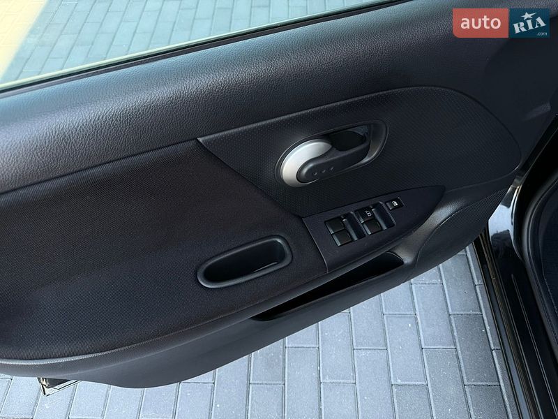 Хэтчбек Nissan Note 2010 в Виннице