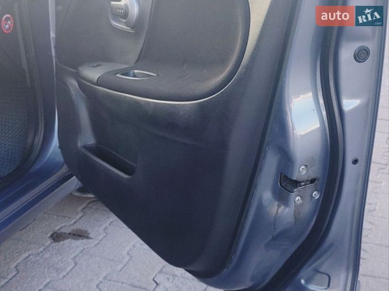 Хетчбек Nissan Note 2009 в Житомирі