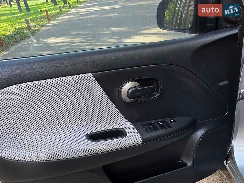 Хэтчбек Nissan Note 2007 в Киеве