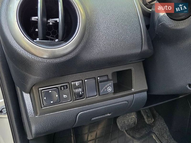 Хэтчбек Nissan Note 2007 в Киеве