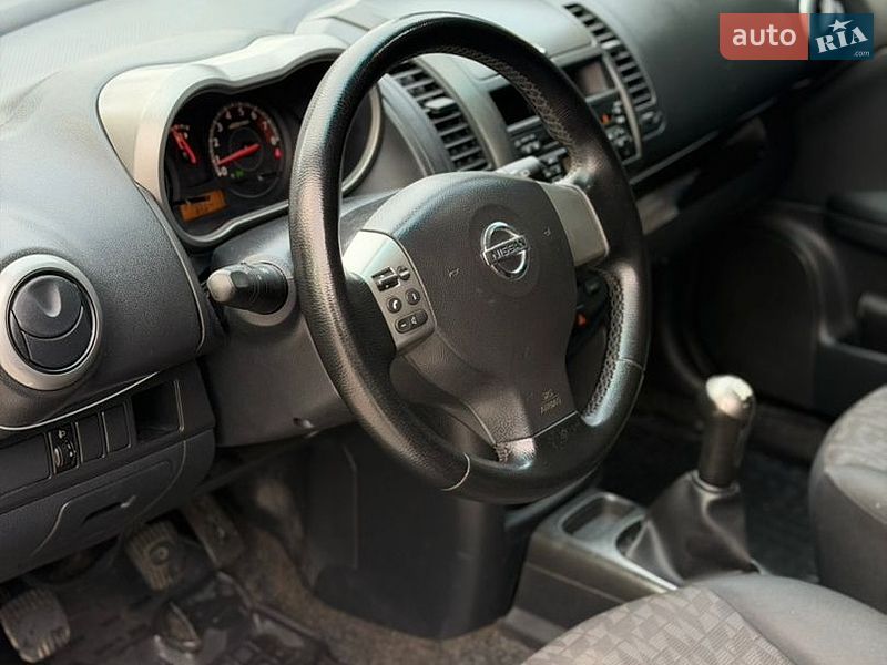 Хэтчбек Nissan Note 2006 в Киеве
