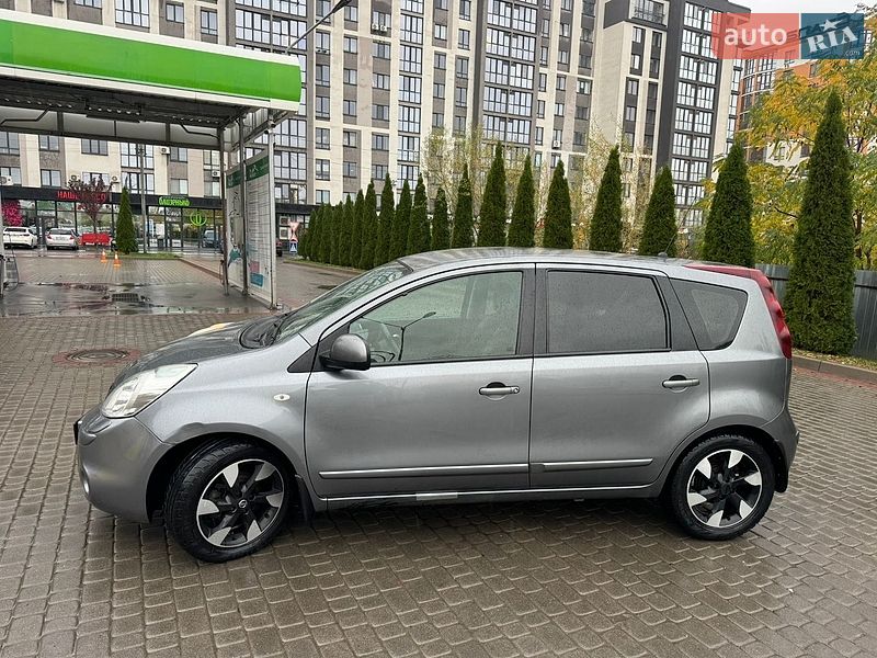 Хетчбек Nissan Note 2012 в Івано-Франківську