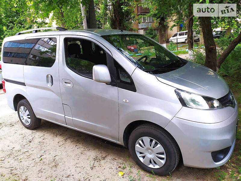 Легковые Nissan NV200