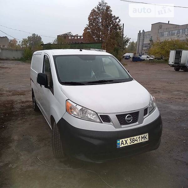 Вантажний фургон Nissan NV200