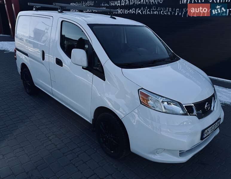 Грузовики Nissan NV200