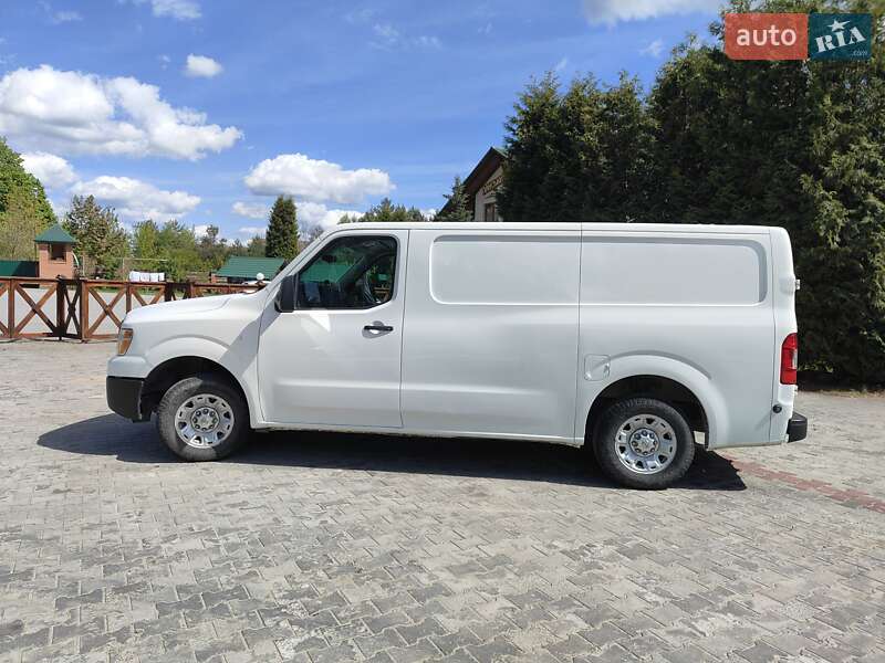 Nissan NV2500