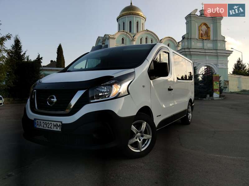 Легковые Nissan NV300